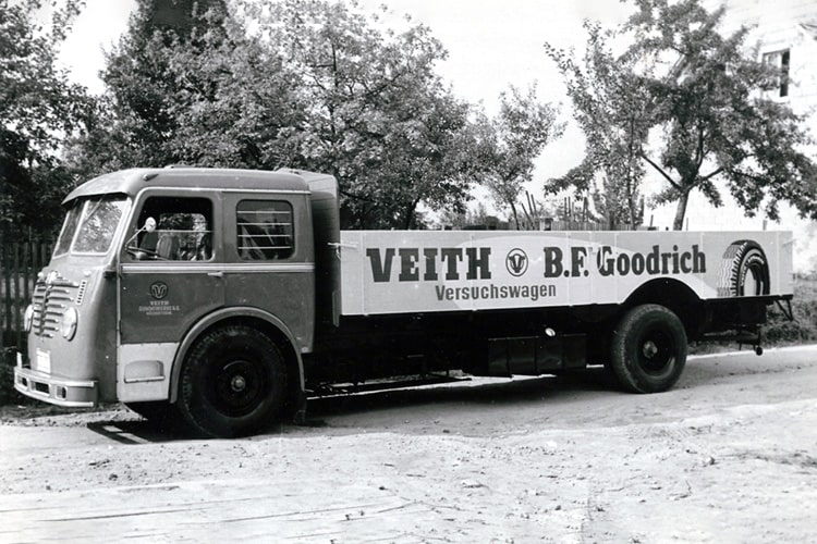 Alter LKW mit Veith Beschriftung